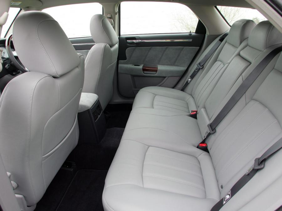  Chrysler 300C Touring 2006 года  (UK) (фото 14 из 30)